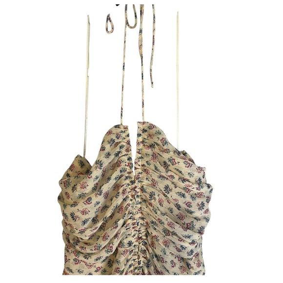 ZARA Summer Halter Cream Floral Dress
Love shack fancy inspired - Picture 4 of 15